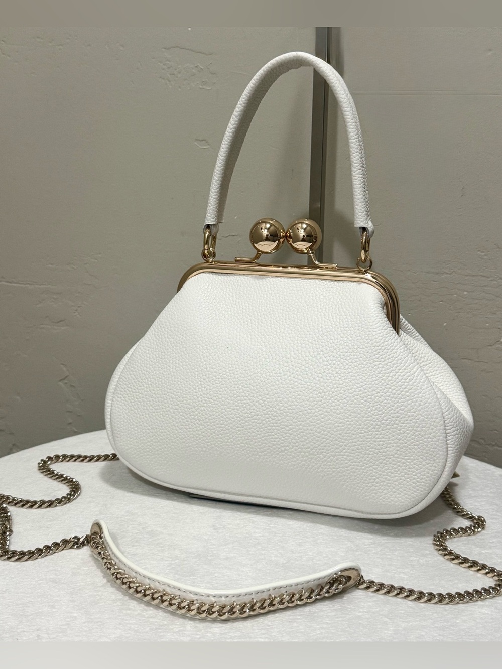 White Premium Pebble Leather Handmade Kisslock Frame Bag, Crossbody